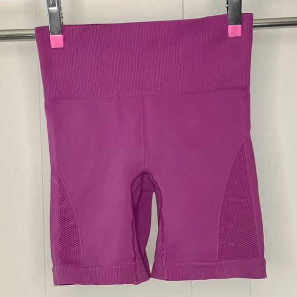 Lululemon Women's High-Rise Short 6" | Size 0 | Purple - Picture 1 of 2